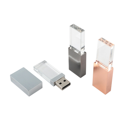 Bên trong có USB Crystal với Đèn LED. Đèn LED sáng khi hoạt động.