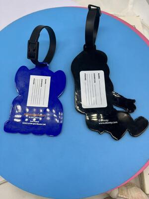 Thẻ hành lý làm bằng chất liệu PVC theo thiết kế của khách hàng, thẻ hành lý gắn trên vali du lịch