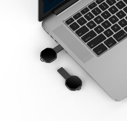 Bộ nhớ USB có đèn LED có khả năng hoạt động ở nhiệt độ âm 50 đến cộng 80 độ C lý tưởng để xử lý dữ liệu ở nhiệt độ khắc nghiệt