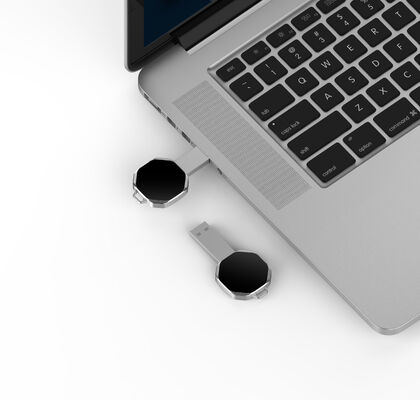 Bộ nhớ USB có đèn LED có khả năng hoạt động ở nhiệt độ âm 50 đến cộng 80 độ C lý tưởng để xử lý dữ liệu ở nhiệt độ khắc nghiệt
