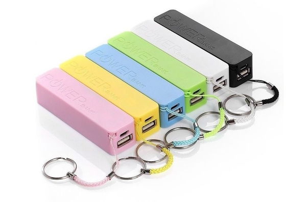 Phong cách quảng cáo Quà tặng Ngân hàng điện nhựa 2600MAH 3000MAH 18650 Pin đầy