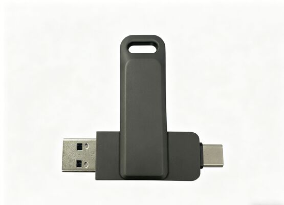Thân súng màu đen với USB 3.0 mờ với loại C có thể phù hợp với điện thoại